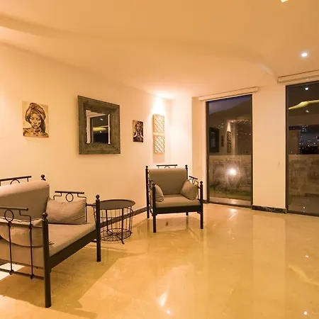 Unlimited 2 Luxury 6 Bedroom Villa