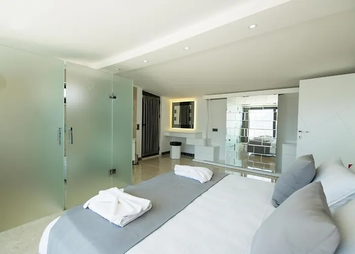 Unlimited 2 Luxury 6 Bedroom Villa Kaş