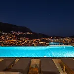 Unlimited 2 Luxury 6 Bedroom *