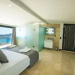 Unlimited 2 Luxury 6 Bedroom Willa