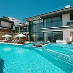 Willa Unlimited 2 Luxury 6 Bedroom *